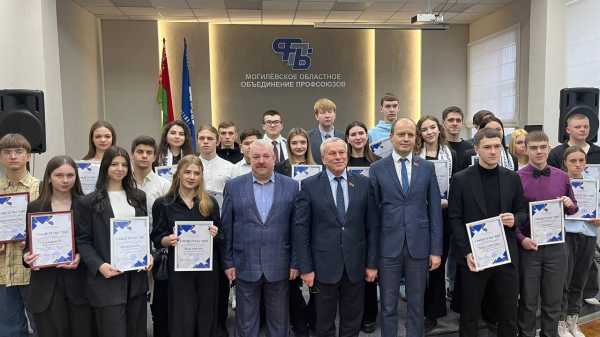 30 талантливым и активным студентам Могилевщины вручили профсоюзные стипендии