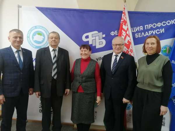 Тёплая встреча с ветеранами профсоюзного движения прошла в Витебском обкоме отраслевого Профсоюза