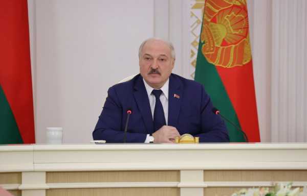 Александр Лукашенко поздравил граждан старшего поколения с Днем пожилых людей