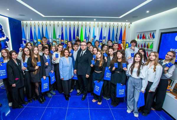 Профсоюзные билеты студентам-первокурсникам вручили в штаб-квартире ФПБ