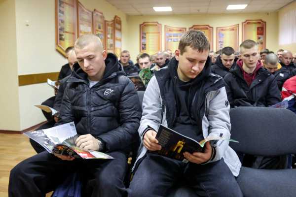 Какие трудовые гарантии есть у молодых специалистов, призванных на срочную или альтернативную службу?