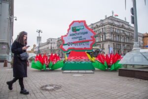 ДАЖЕ В ТРЕТИЙ ДЕНЬ ДОСРОЧНОГО ГОЛОСОВАНИЯ НА НЕКОТОРЫХ УЧАСТКАХ ВЫСТРАИВАЛИСЬ ОЧЕРЕДИ ЕЩЕ ДО ОТКРЫТИЯ