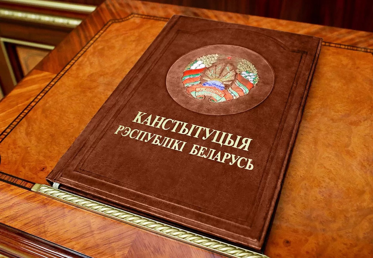 ИЗДАНИЕ ОБНОВЛЕННОЙ КОНСТИТУЦИИ ВЫШЛО В СВЕТ НА ТРЕХ ЯЗЫКАХ. ВЫЯСНИЛИ, ГДЕ И ПОЧЕМ ЕЕ МОЖНО КУПИТЬ