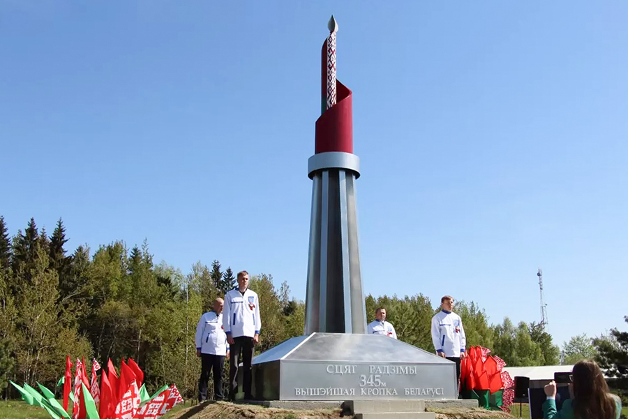 Государственный флаг установили в наивысшей точке Беларуси